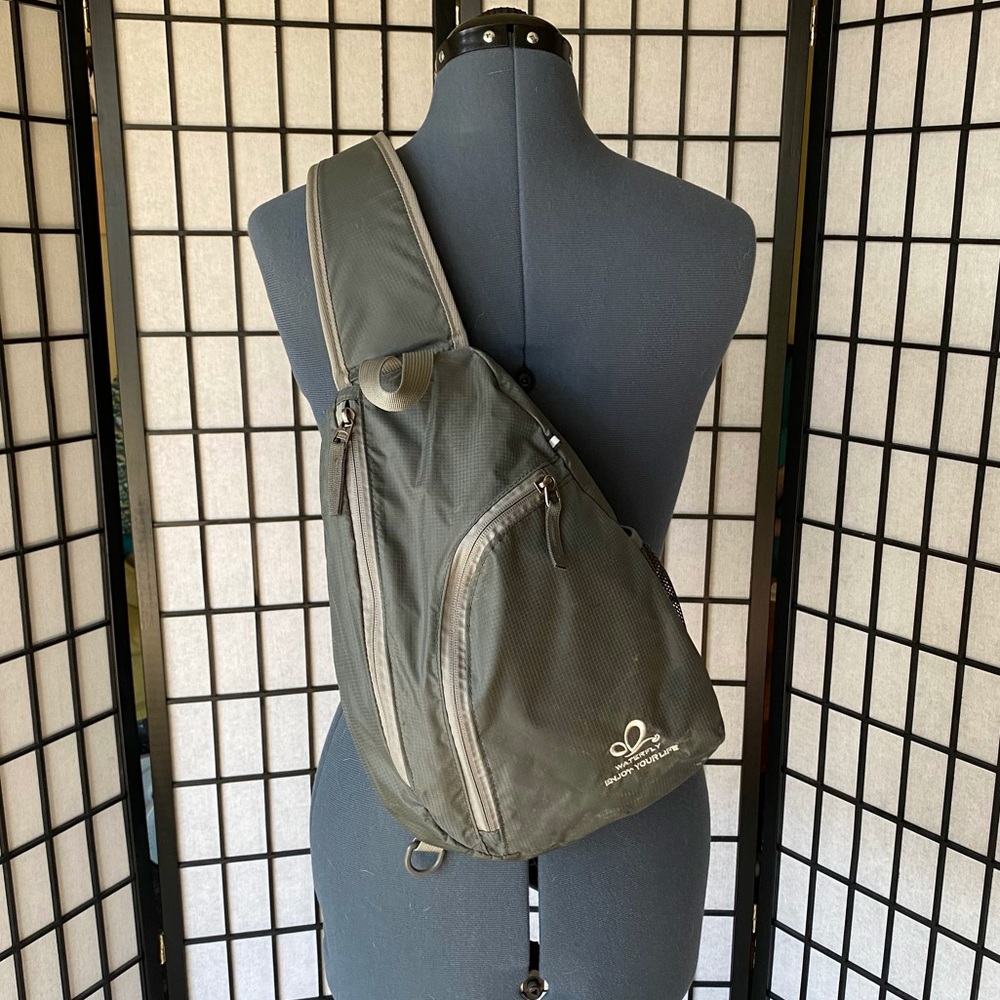 Waterfly Reversible Single Strap Daypack Grey